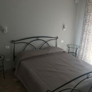 Standard Zimmer mit Kingsize-Bett